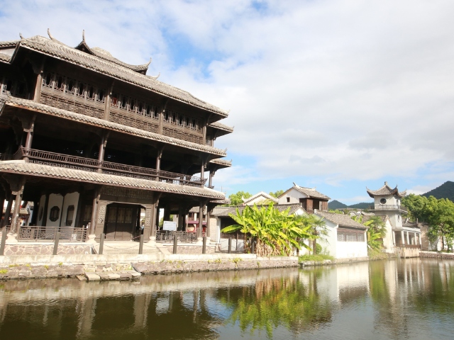 乌镇+横店2日跟团游 无强制消费 漫步水乡古镇