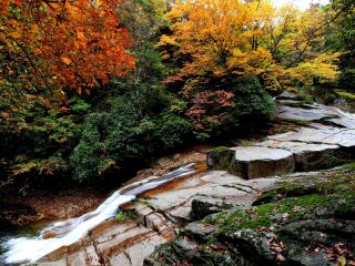 光雾山十八月潭景区