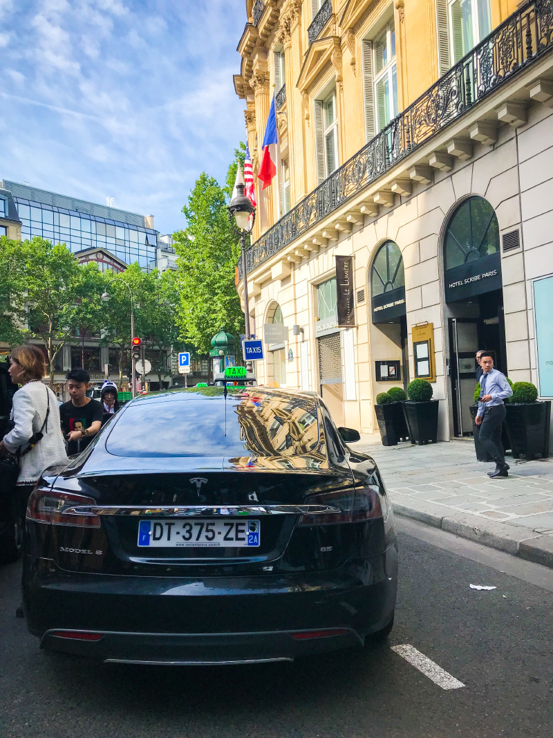 酒店门前的出租车!都是特斯拉啊喂~~真酷