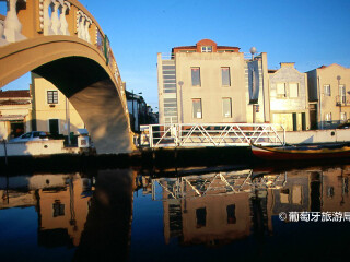 阿维罗运河中心