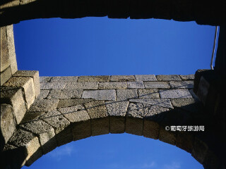 新伊达尼亚城堡