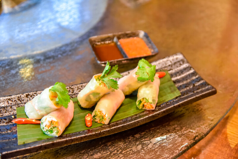 这是泰式春卷,口味独特,酸中带甜,相当好吃