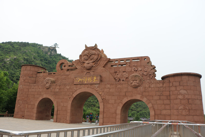 花果山孙悟空雕像图片