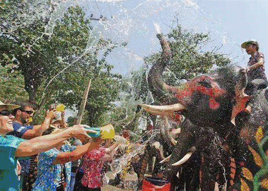 清迈旅游攻略绝不可错过一年一度的泰国泼水节