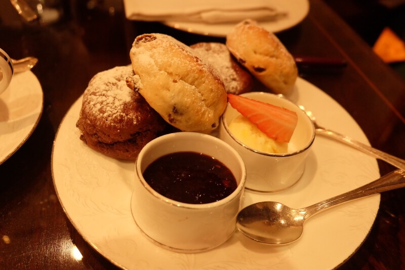 今天的餐食:早晨-酒店英式早餐自助中餐-麦当劳晚餐-中餐馆-名字叫源