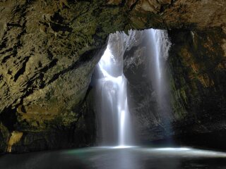 洞中天河