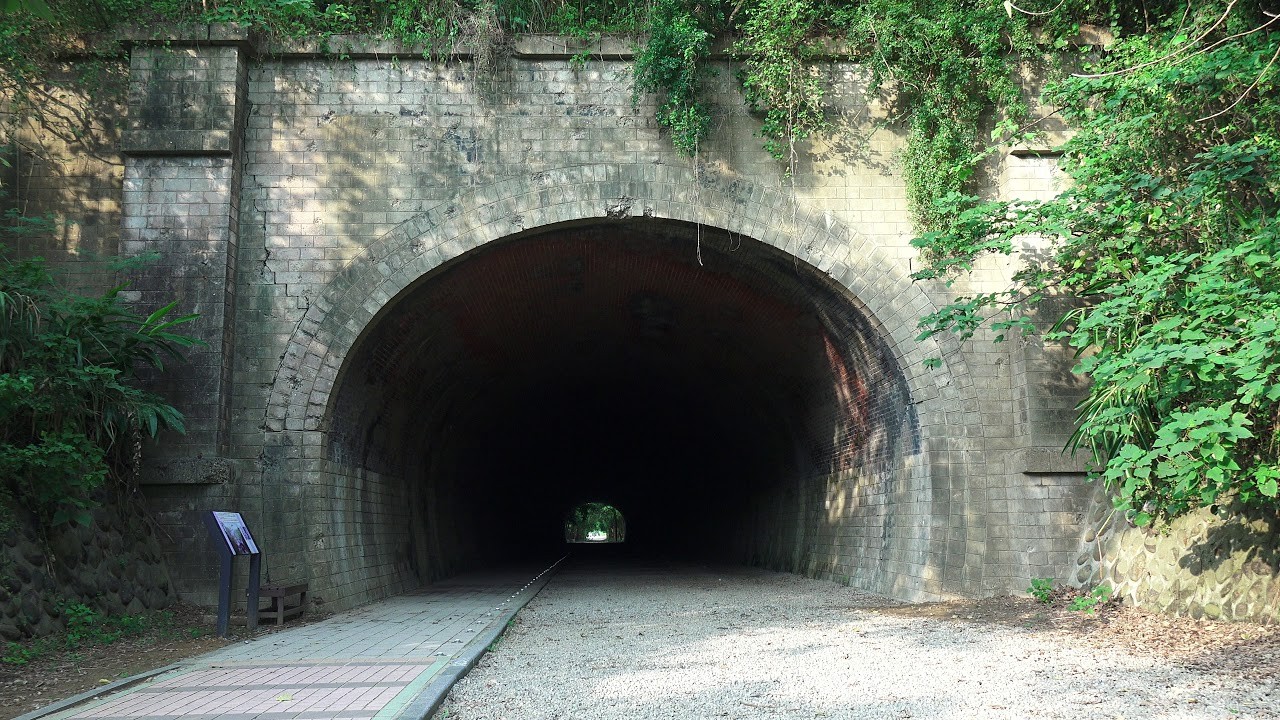 台湾旅游景点│让人心情雀跃,向往「苗栗」崎顶子母隧道