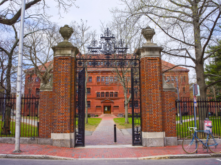 哈佛大学