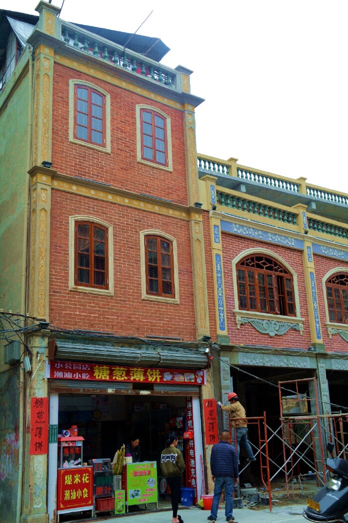 汕头大厦最初名为"擎天酒楼",后来改名为新永平酒楼(区分于永平路2号