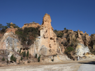 陆良彩色沙林景区