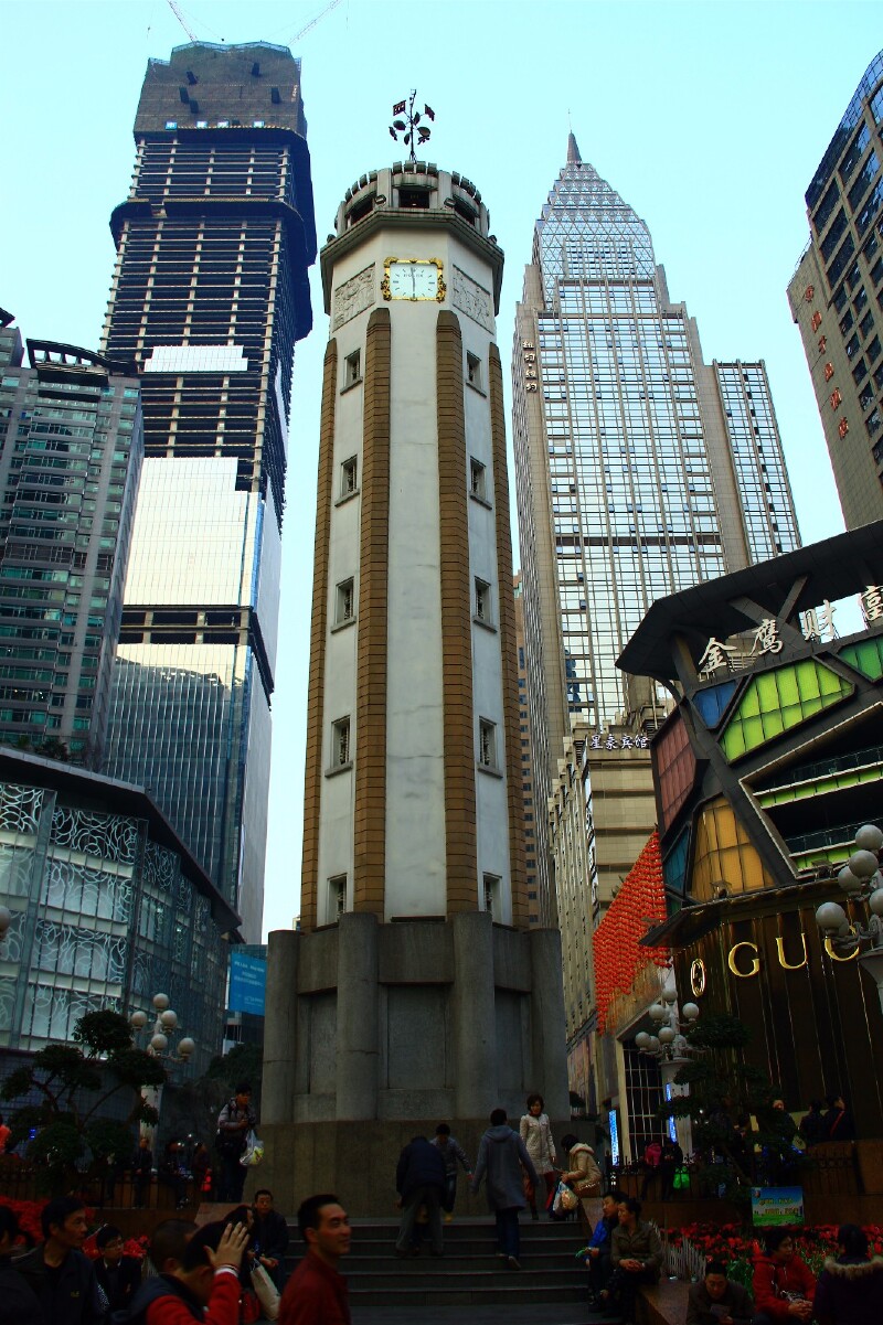 重庆解放碑,既是重庆的一座知名建筑,又是