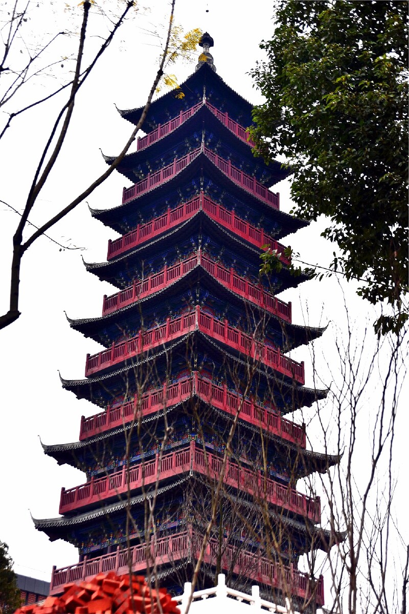 "望月楼"造型为四面正方形九层塔楼.