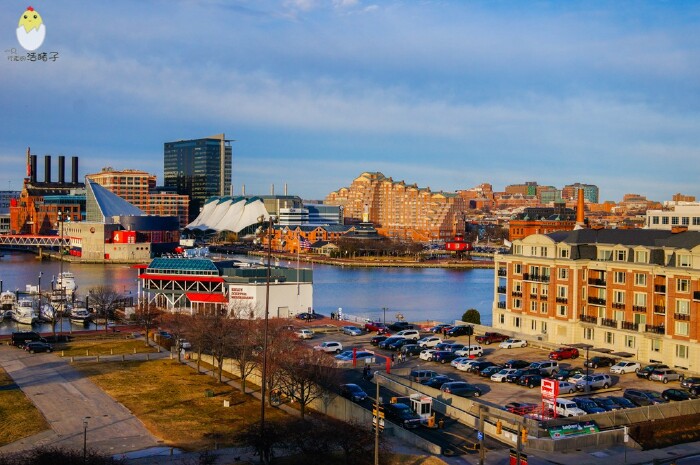 平时沿着海边散步,人很少,看着水上的士,停泊再启程,远眺巴尔的摩市