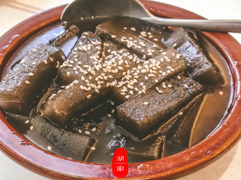 蕨根粑粑,q弹有韧劲,不错的甜品,但稍有些腻口.