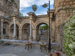 安塔利亚哈德良门