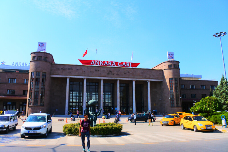 安卡拉火车站,大厅有点像机场,工作人员很