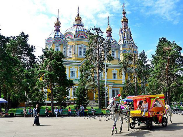 潘菲洛夫公园景点 ·独立纪念碑阿拉木图曾是旧都,现在首都迁往了