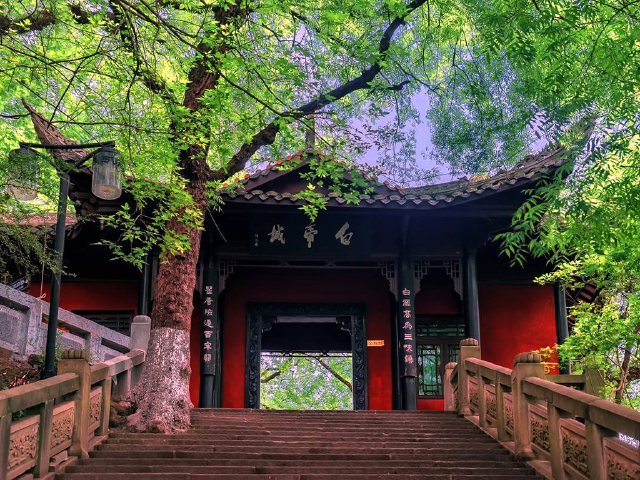  神农架 长江三峡 重庆8日游>双程动车的中老年游行