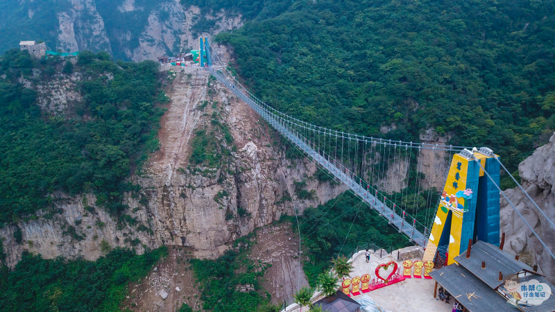 云丘山高空玻璃桥整体长度219米,高度195米,宽度2米,为目前 山西 省