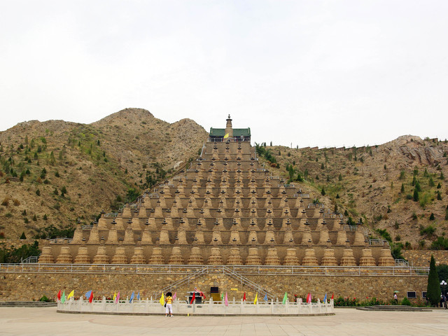 青铜峡塔林图片