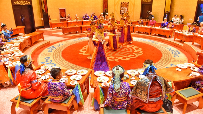 诈马宴是蒙古族特有的庆典,蒙元时期"宫廷