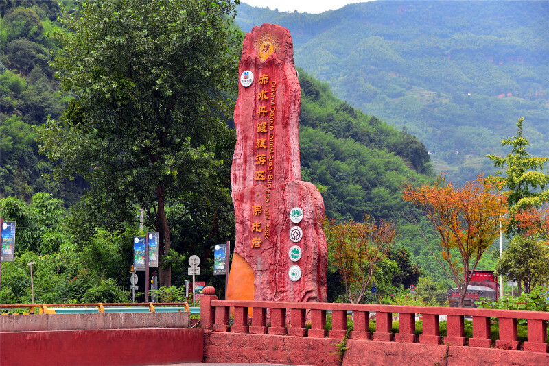 佛光岩景区停车场.