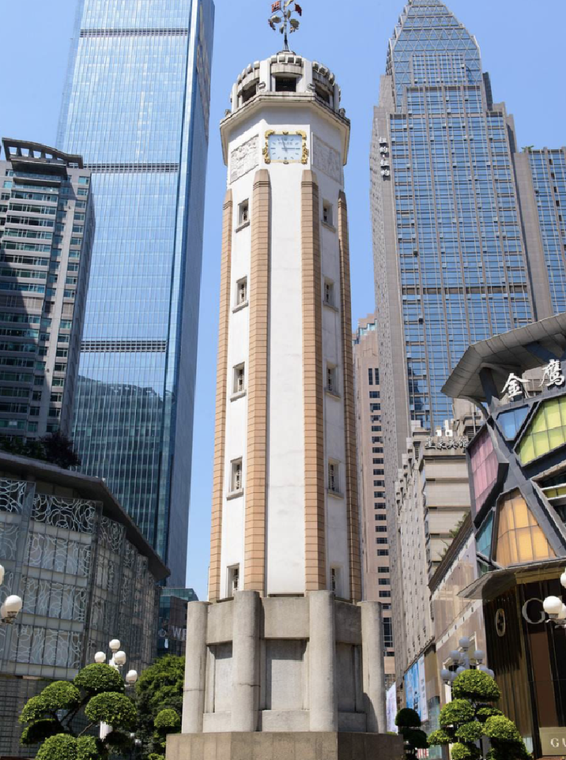 第一天:解放碑-洪崖洞-千厮门嘉陵江大桥著名的解放碑的顶部有几面