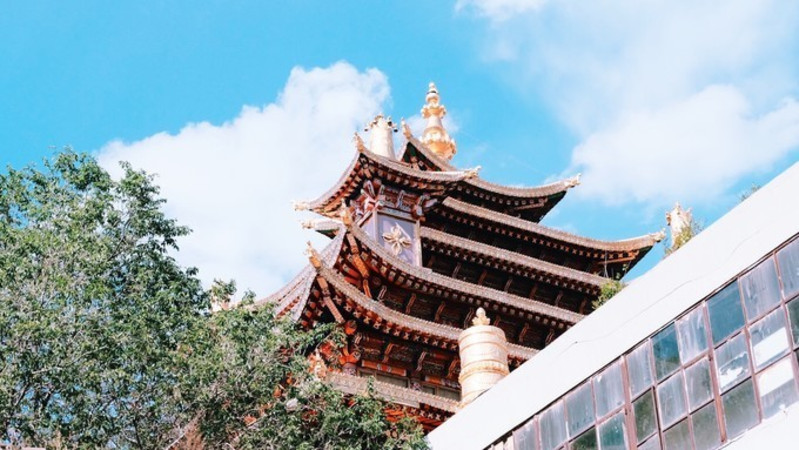 偶遇宗喀大慈宏覺寺,它在 金塔 寺對面的一個小巷子裡,建築非常精美