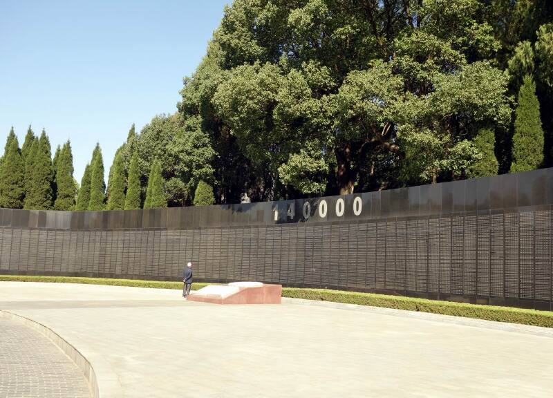 这是黄麻起义和鄂豫皖苏区纪念园内的红安革命烈士纪念墙这是英烈广场