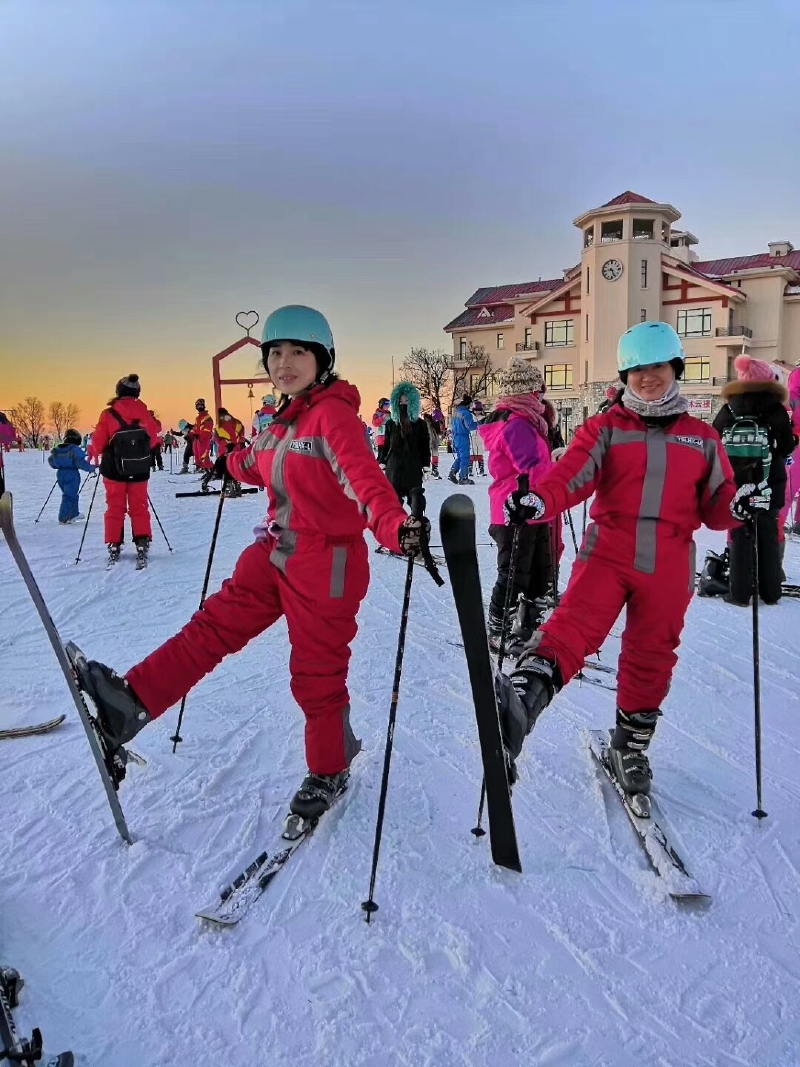 去东北滑雪的客人玩的真尽兴_东北亚滑雪场游记_途牛