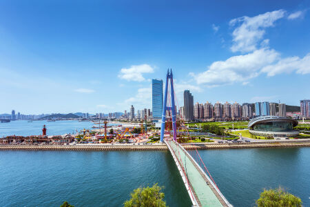 <大连-星海广场-莲花山-棒棰岛双高4日游>帆船出海喂海鸥，漫步棒棰岛
