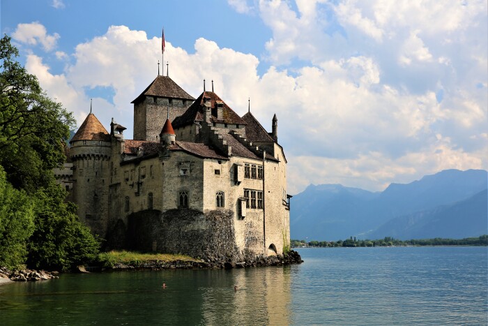 【首发】#轻装出行#飘浮在湖面上的城堡