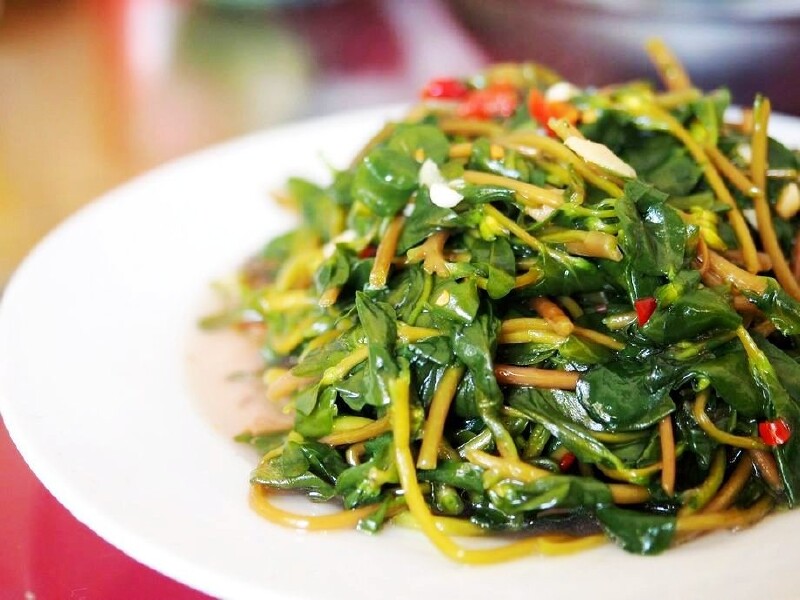 清炒马齿苋.以前只听得别人说这种野菜可以吃,今天第一次吃到了.