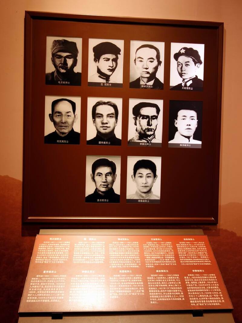   这是大别山烈士的组照