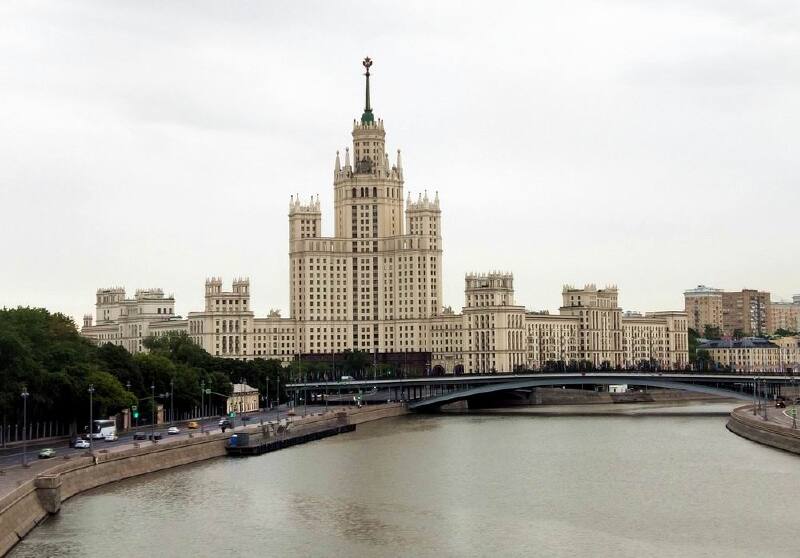 第二次世界大战结束后,苏联当局决定修建八座类似于苏维埃宫的摩天