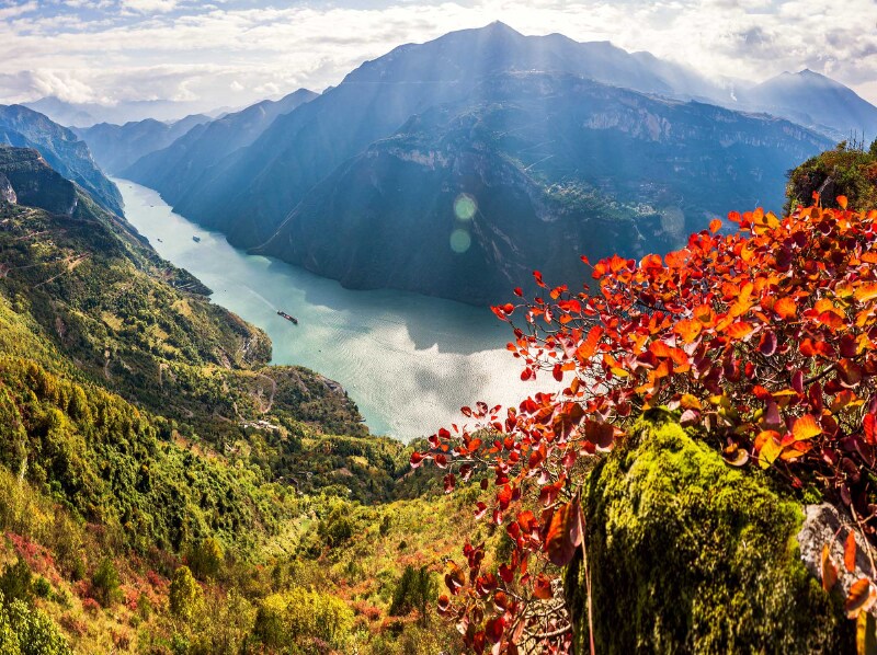 在巫峡绝壁间漫步巫山深度行摄