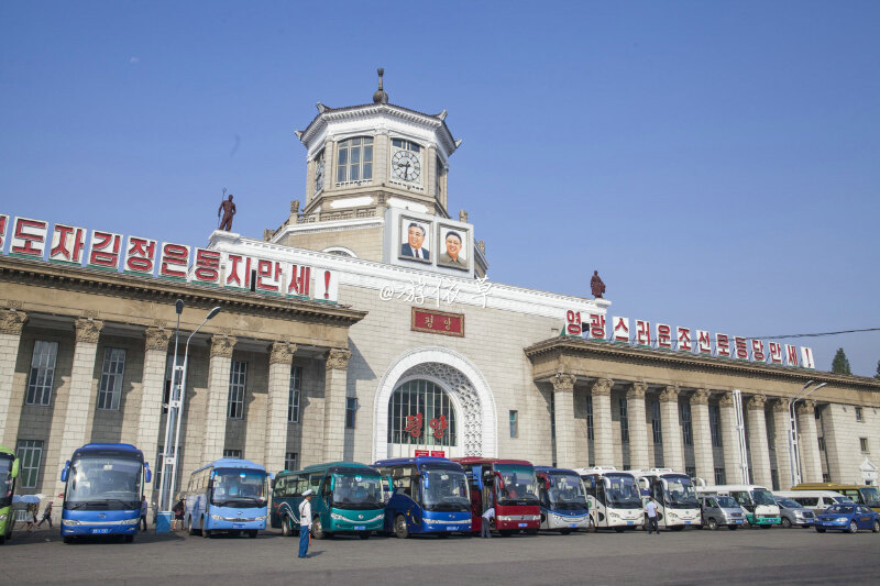 后大巴送火车站,乘9:30火车返回新义州出关.