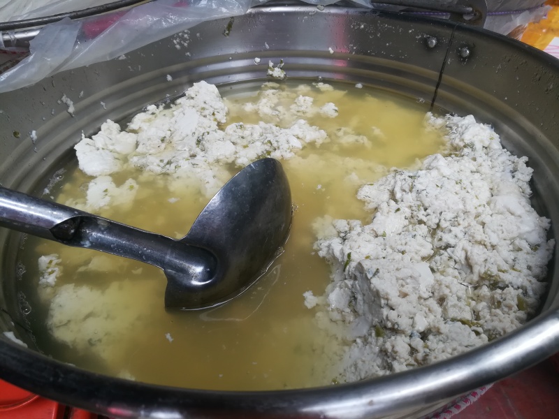 广西隆林县城的豆腐菜和夜景夜市