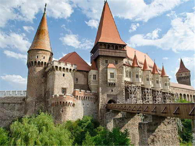 马尼亚3国全景深度13日游 一价全含海航直飞全