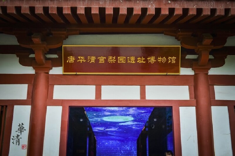 梨园里展示了大糖的梨园文化,各种乐器