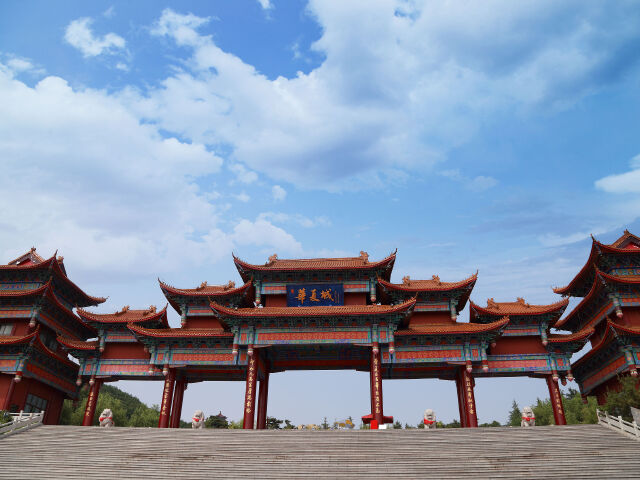 威海华夏城**牌楼