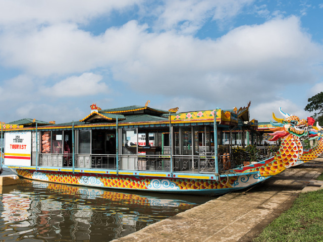  越南岘港1日游>顺化皇城,启定黄陵,船游顺化香江,天姥寺(当地参团