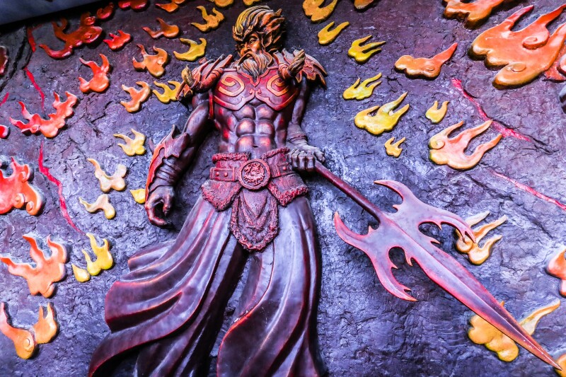 进入殿内便可看见魁梧高大的火神,在这里将会上演怎样的"水火大战"?