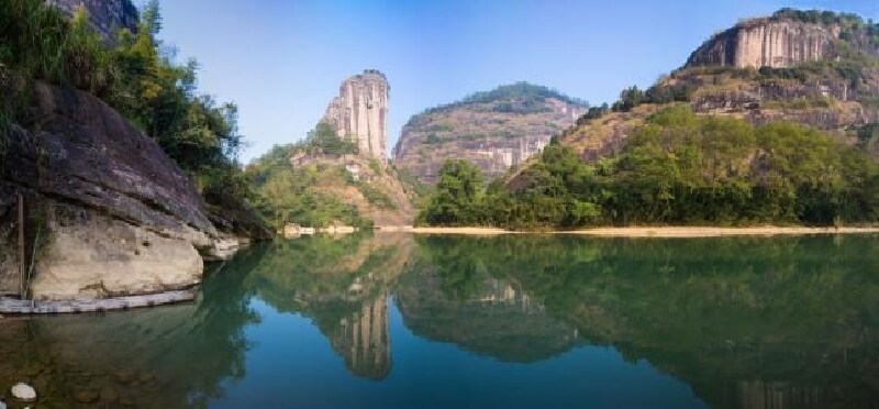 宛如比肩俏立的玉女三姐妹 玉女峰和大王