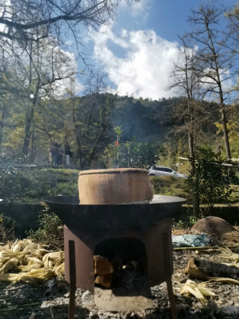 到乡村尝试木柴蒸米饭