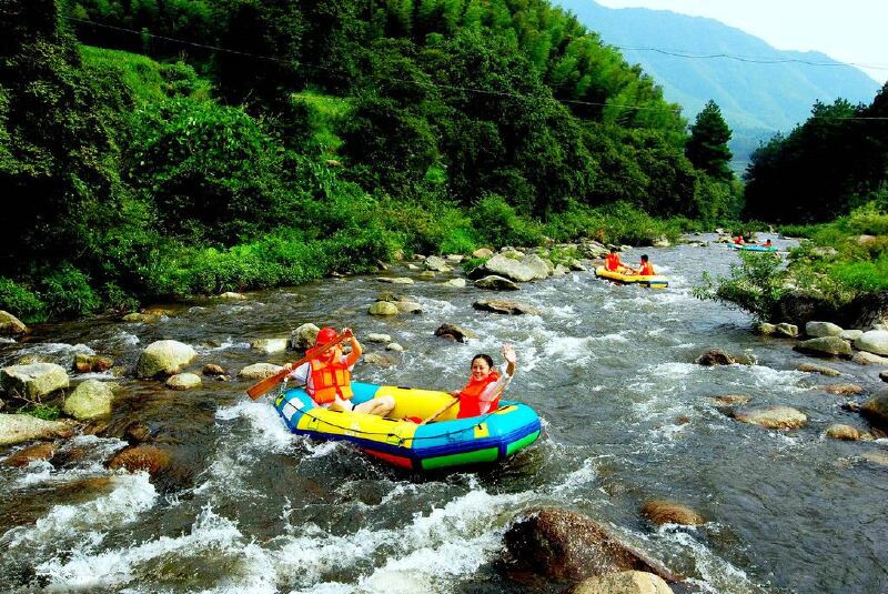 千岛湖金峰峡谷漂流