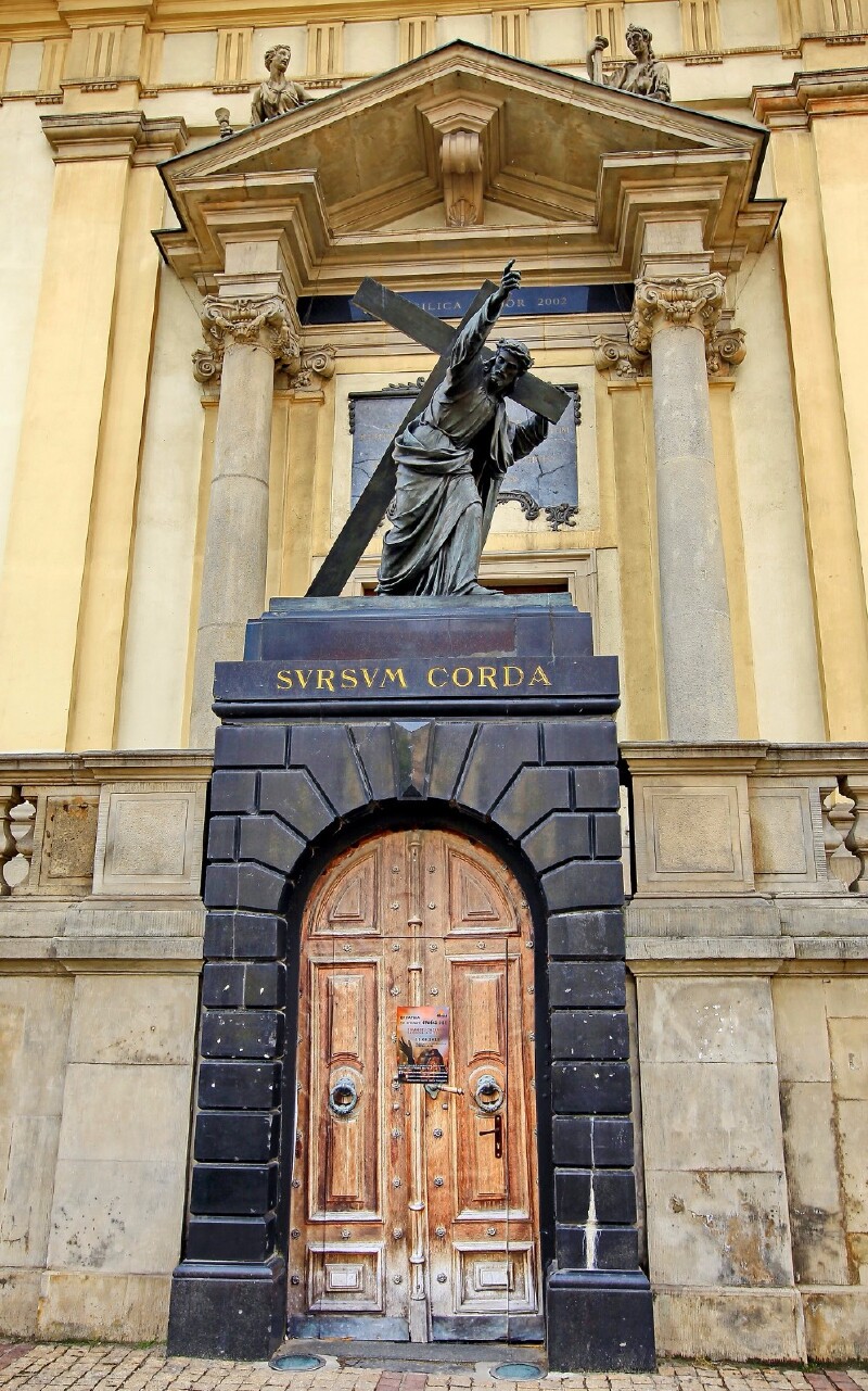 波兰华沙-圣十字教堂