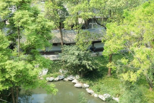 草堂前的水竹居風景秀美,繼續前行,又有花徑,浣花祠