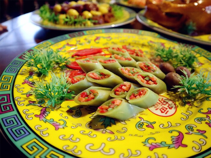 电视里那些精美的宫廷菜肴,原来只是一些塑料做的道具,不过光看外观