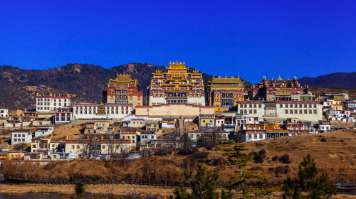 丽江-香格里拉+虎跳峡+普达措+松赞林寺